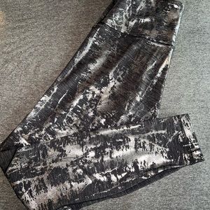 Metallic Lululemon wunder under leggings size 6